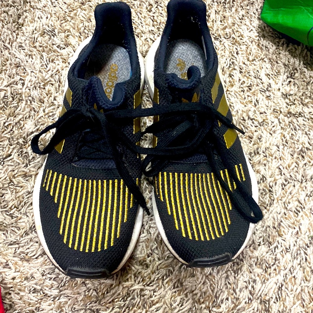 Adidas black and gold tennis shoes